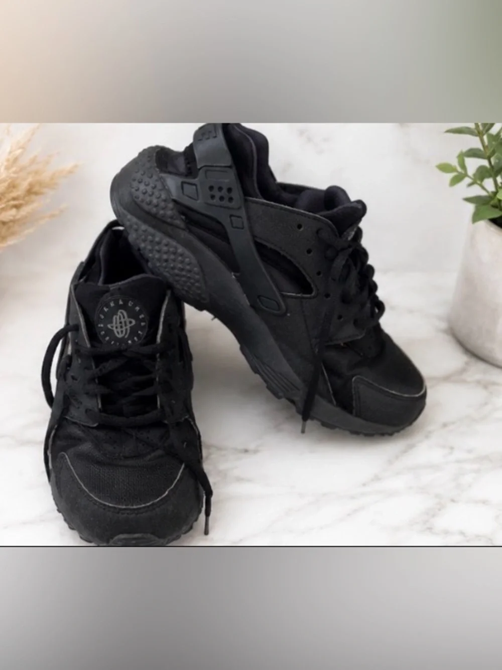 Nike Air Huarache shoes 5Y